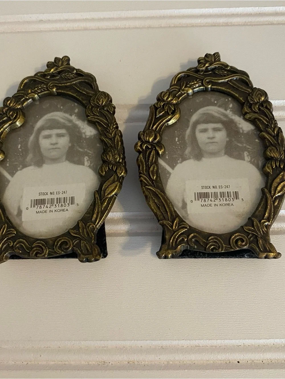 Stanley Brass-Tone Ornate Floral Oval Picture Frames (Pair)
